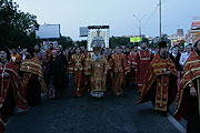 Кульминацией празднования Царских дней в Екатеринбурге стали ночная служба в Храме-на-Крови и крестный ход в монастырь святых Царственных страстотерпцев на Ганиной яме